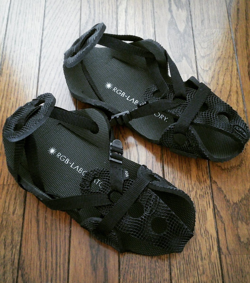 ysk_mtxxx's tweet photo. 昨日DRで購入。
RGB-LABORATORYさんのサンダル。
履いてないみたいに軽い。
本体も紐の色も幾つかから選べるから自分の好みのひとつが作れるのも良いアイテム。
#RGBLABORATORY #DR https://t.co/z9IozWK41Z