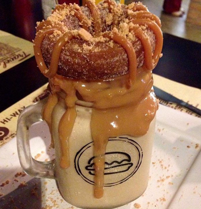 robsrobs's tweet photo. Eu não gosto de ficar postando foto de comida, mas é milkshake de churros! #jacando https://t.co/ucWlh1DkTt