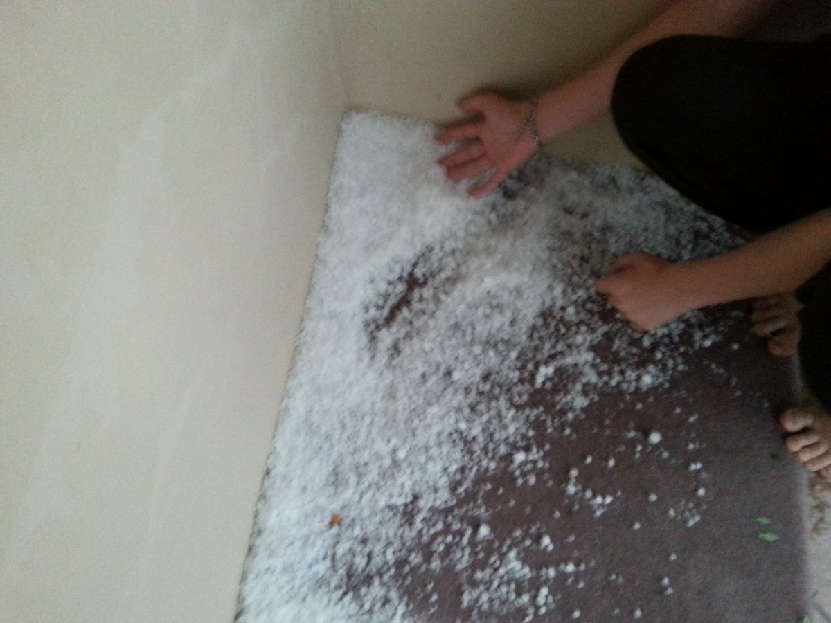 JLBRN13's tweet photo. Hail in Tucumcari, NM @weatherchannel https://t.co/JLoKzdZvmX