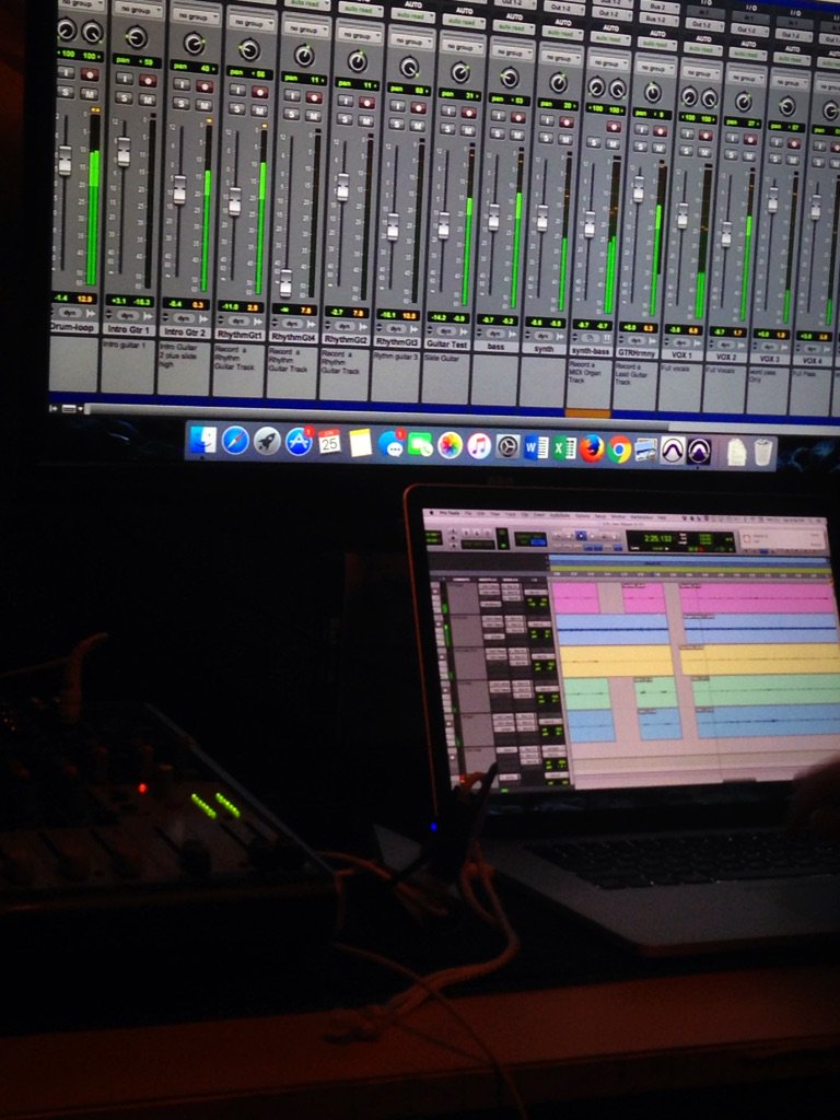 WWitch13's tweet photo. Saturday night in the studio... #secretlocation #buildingtheperfectbeast #musicalalchemy #studiolife https://t.co/XC1F7uvwK6