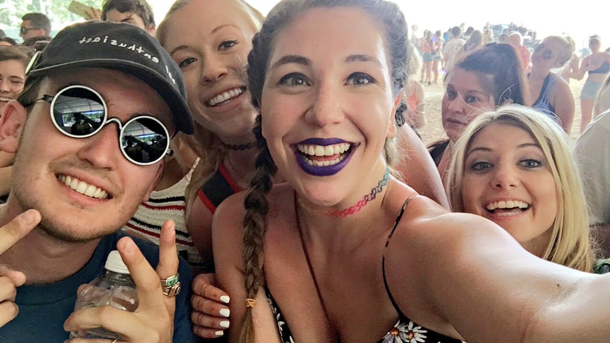 mmegantheresaa's tweet photo. .@gnash We miss u & we can't sleeeeep. #Firefly2016 #BestOfFirefly #GOAT https://t.co/5K9TLK0CW7