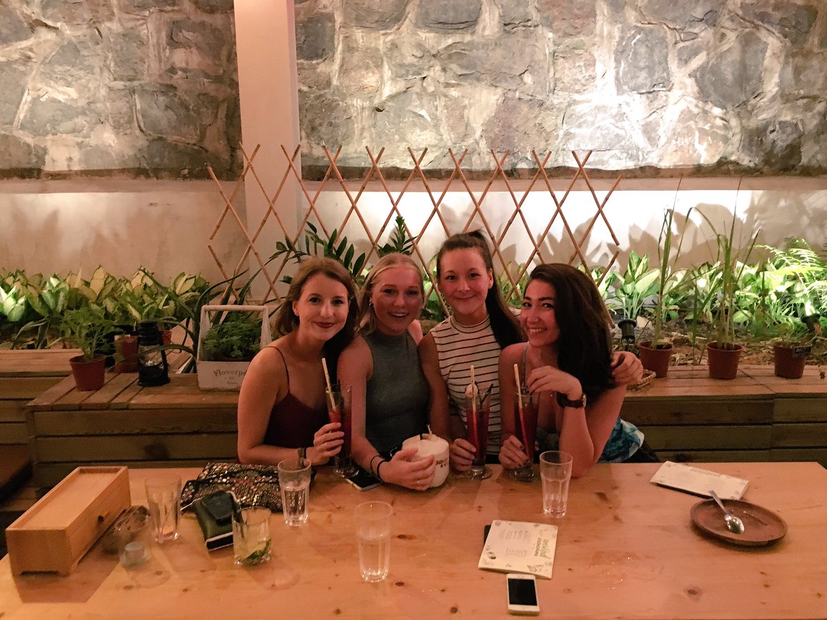MarikoHill's tweet photo. Finally all together after three years 👯💕🍸 #islanderreunion #SohoFama https://t.co/Ndzcz5j7RG