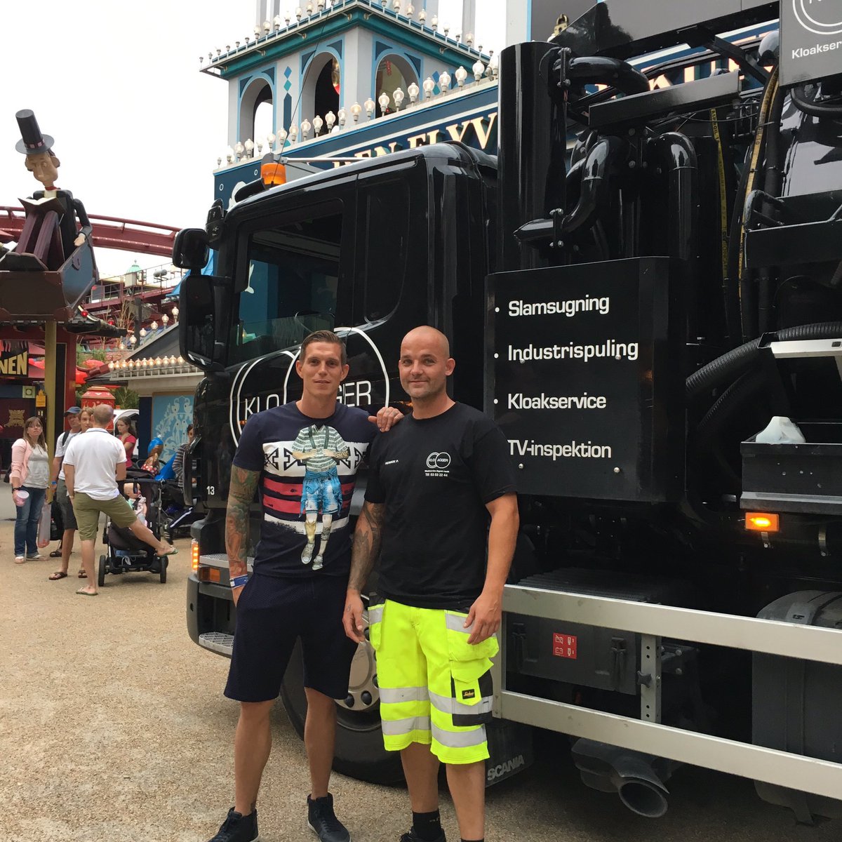 DanielAggerTH's tweet photo. มาดของแดเนียล แอ็กเกอร์ ตอนเยี่ยมชมกิจการของ #Kloagger ซึ่งเป็นธุรกิจส่วนตัว 🚛💶💰@DanielAgger https://t.co/ragykrHtFW