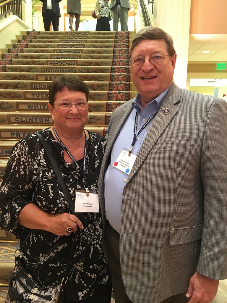 RepHarryBrooks's tweet image. Enjoyed dinner at the Arkansas Governor's Mansion tonight.