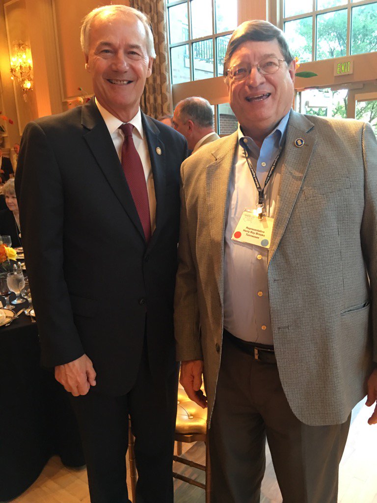 RepHarryBrooks's tweet image. Had dinner with Arkansas Governor Hutchison tonight.