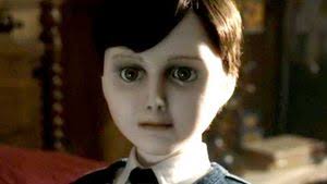 gatencia30's tweet photo. @_CristianRivero @RicardoMoran @JesusAlzamora @adolfoaguilarv xq Cristian se vistió como la película The Boy? https://t.co/mjzI4UCbqC