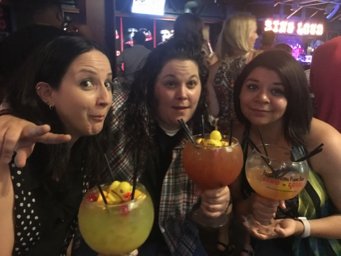 FullOfQuarks's tweet photo. Love this place! #SingLoudAddison #UPshow https://t.co/Sr64buTLeG