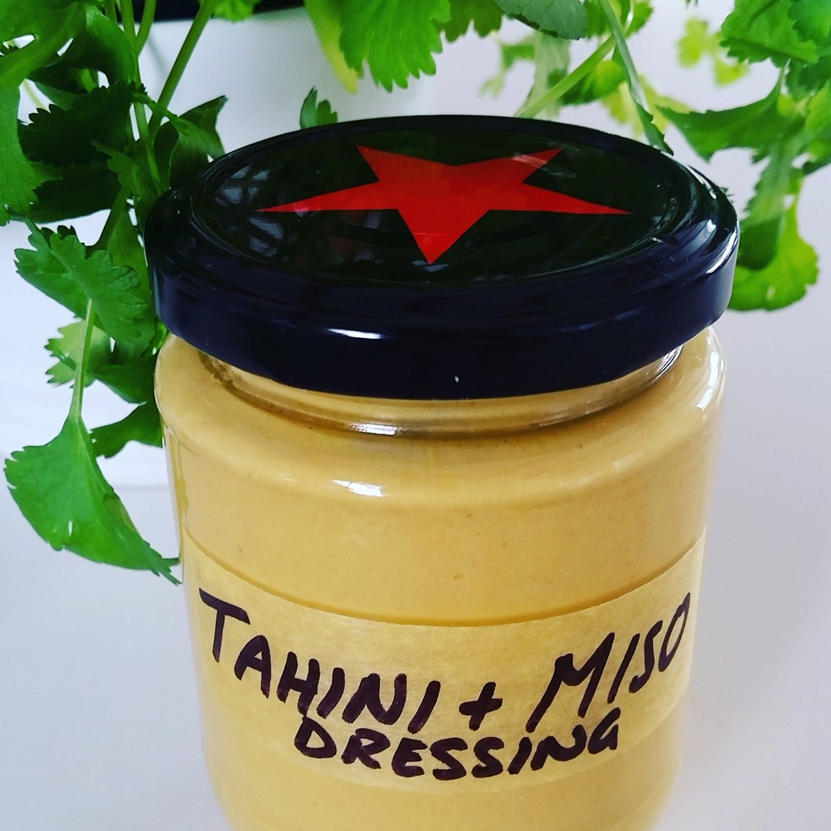 naturezonewhk's tweet photo. #sunday afternoon. Drooling over my week ahead work lunches roasted roots, zingy lemon tahini miso dressing! #vegan https://t.co/vPt5HWPvr4