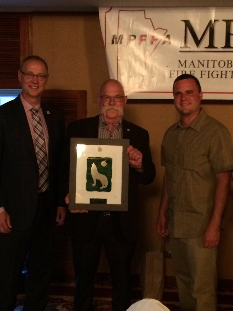 MirusTm's tweet photo. MPFFA President Dave Naaykens presents Chief Maskerine a award for his dedicated service to Local 2200 &amp; the MPFFA https://t.co/h77XuhfLW0