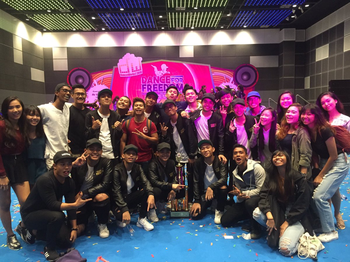 Hxlxme's tweet photo. danceworks'16 π― Congratz CHAMPS!! #jbham https://t.co/SzufEtAIb1