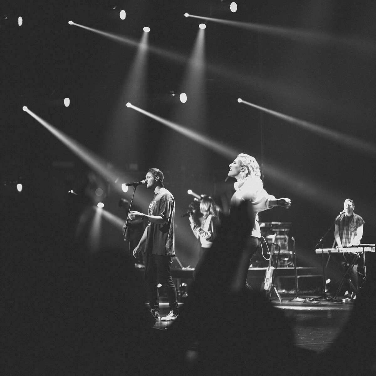 SheRises's tweet photo. Thank you, Hillsong Young & Free, for leading us so beautifully into God's presence. #SheRises2016 https://t.co/WjAbwCqBIw