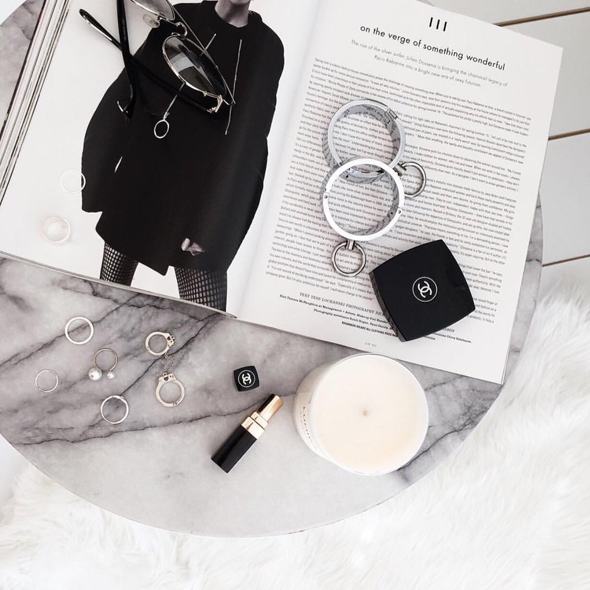 THAthelabel's tweet photo. Staying in this weekend ❄️ #weekend #blackandwhite #monochrome #melbournefashion #WOMANCRUCH #THAthelabel #makeup https://t.co/Ru1gxt8Myo