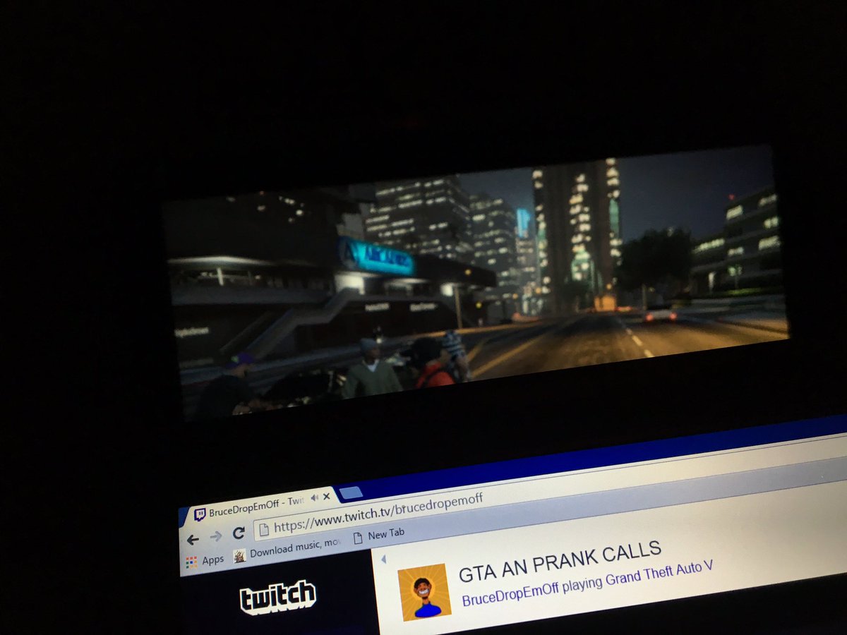 Whosdori's tweet photo. Watching my nigga Bruce #ComeAndWatch @BruceDropEmOff https://t.co/JyHBBLeING