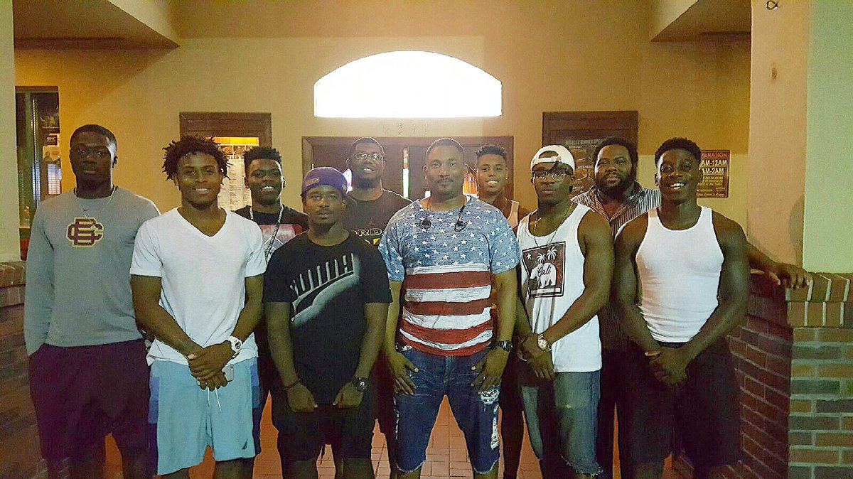 4xLLTJ's tweet photo. Group full of ballers😝🏈📚✊🏾 #BCU #TC #EWU #JU https://t.co/tE9OrTgL4X