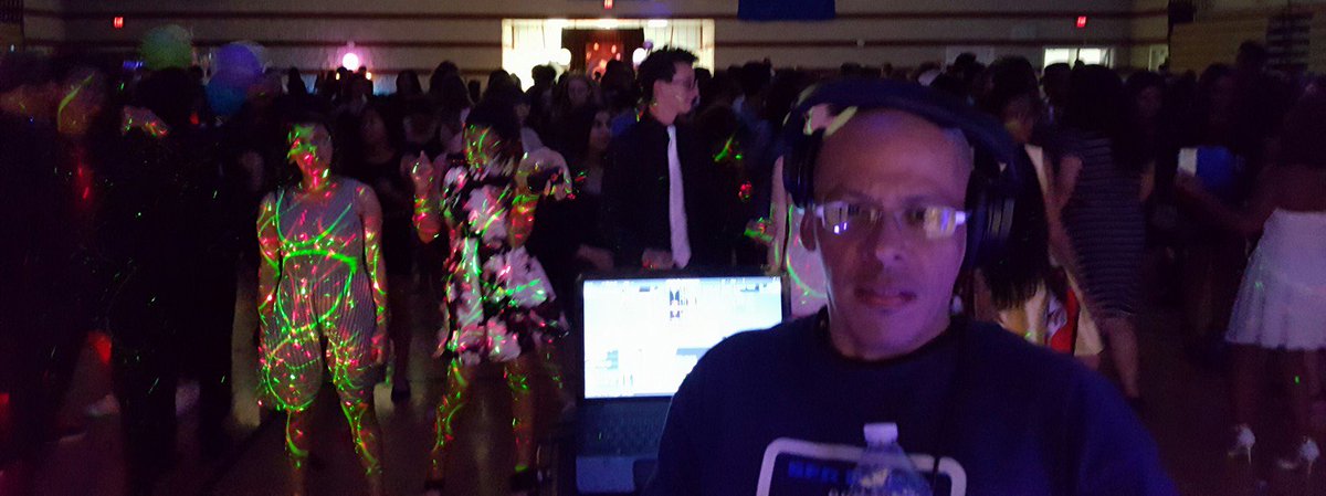Dj_ize_sfr's tweet photo. TO BOOK THE HOTTEST DJS FOR YOUR NEXT EVENT CALL 702-964-9SFR(737) #SFRFAM #SFRDJS @SFR_RADIO247 https://t.co/WzNRZCTk9C