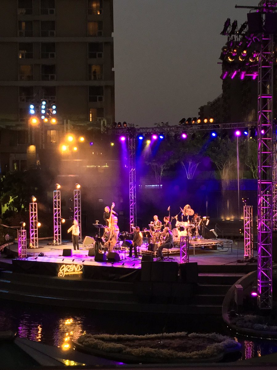 fairytalelady's tweet photo. Amazing performance by Trio Dinicu and Jazz Cats #grandperfs #ClassicalRemix https://t.co/2VbnHtVMMM