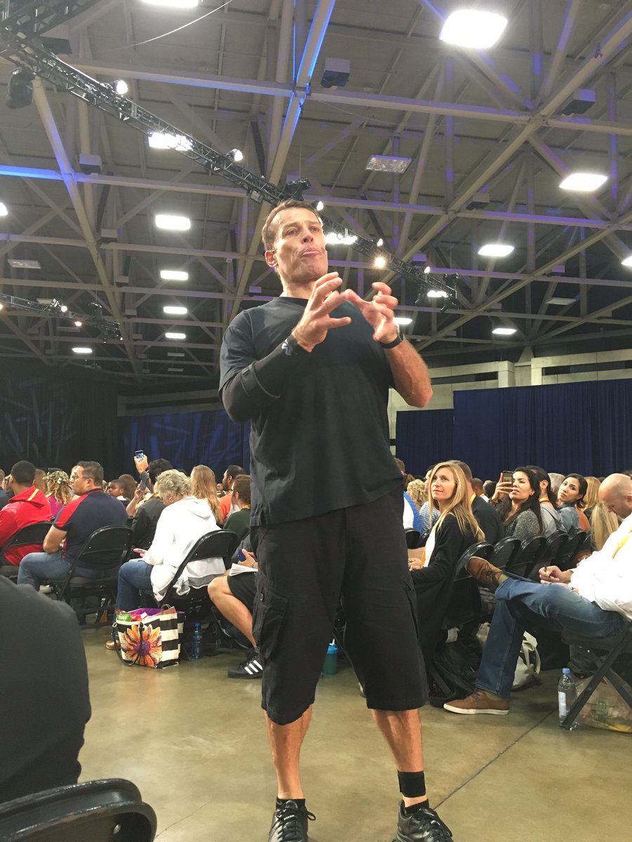 sejalmakheja's tweet photo. Beyond inspired by Tony Robbins' Seminar #UPWDallas2016 ! 

"Life doesn't happen TO you, it happens FOR you!" #day3 https://t.co/THNd5pLh5M