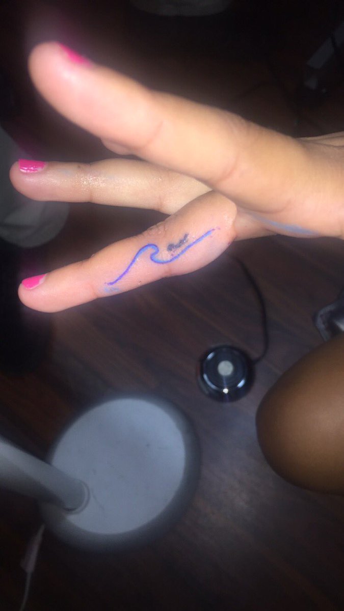 ajsimmonss's tweet photo. I'll carry you on with me forever like a wave ❤️ #ripav https://t.co/tSrFil0vM3