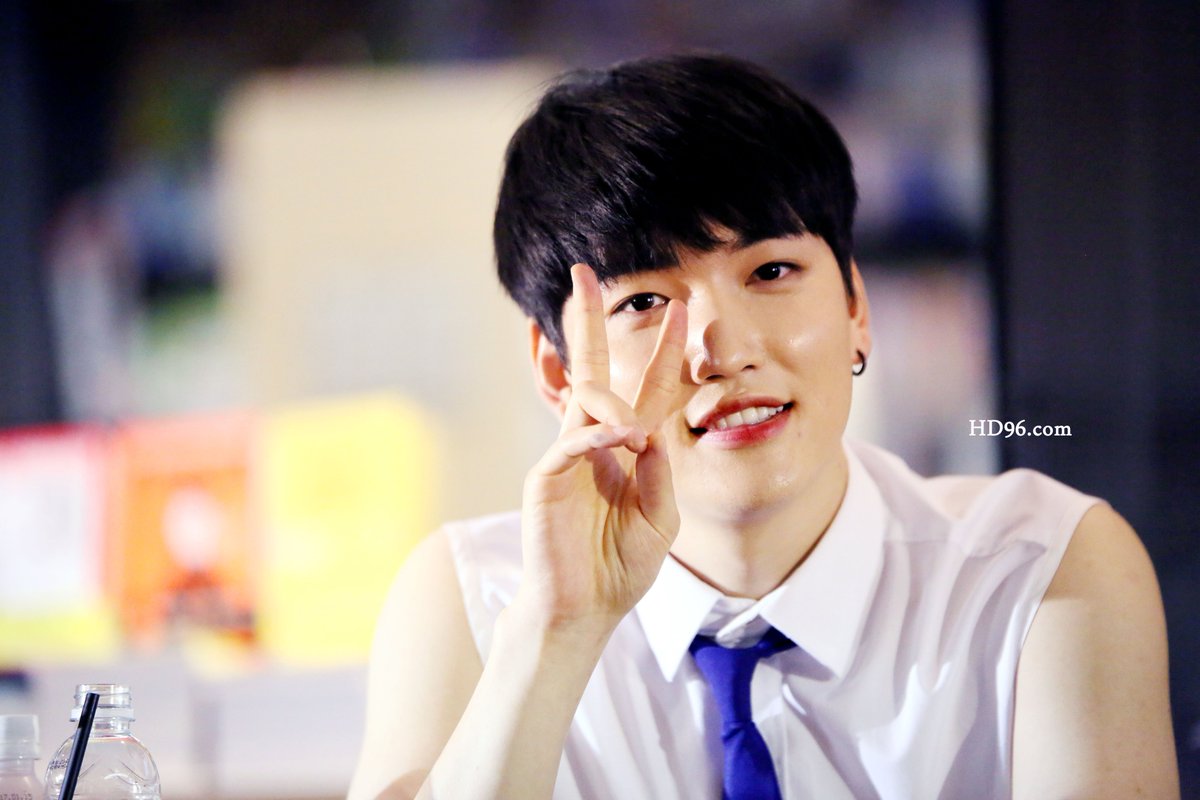 hd96_com's tweet photo. 160529 잠실 사인회   #びあいじ #비아이지 #BIG  #아프로디테  #제이훈 
@big_jhoon715 리더～♪오랜만이에요 유나나입니다ㅋㅋㅋ언제 일본에 오려나? https://t.co/VYJFMC9P1m