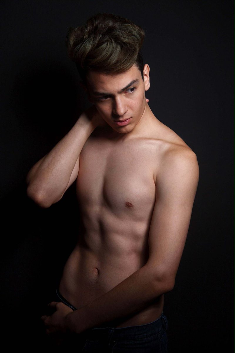 alexanderunico's tweet photo. Básic Book#model#menswear #agencymodel #ForMan #men #searchmodels #searchagency #fashion #fashionmodels #mengrooming https://t.co/CrtYpsFQEP