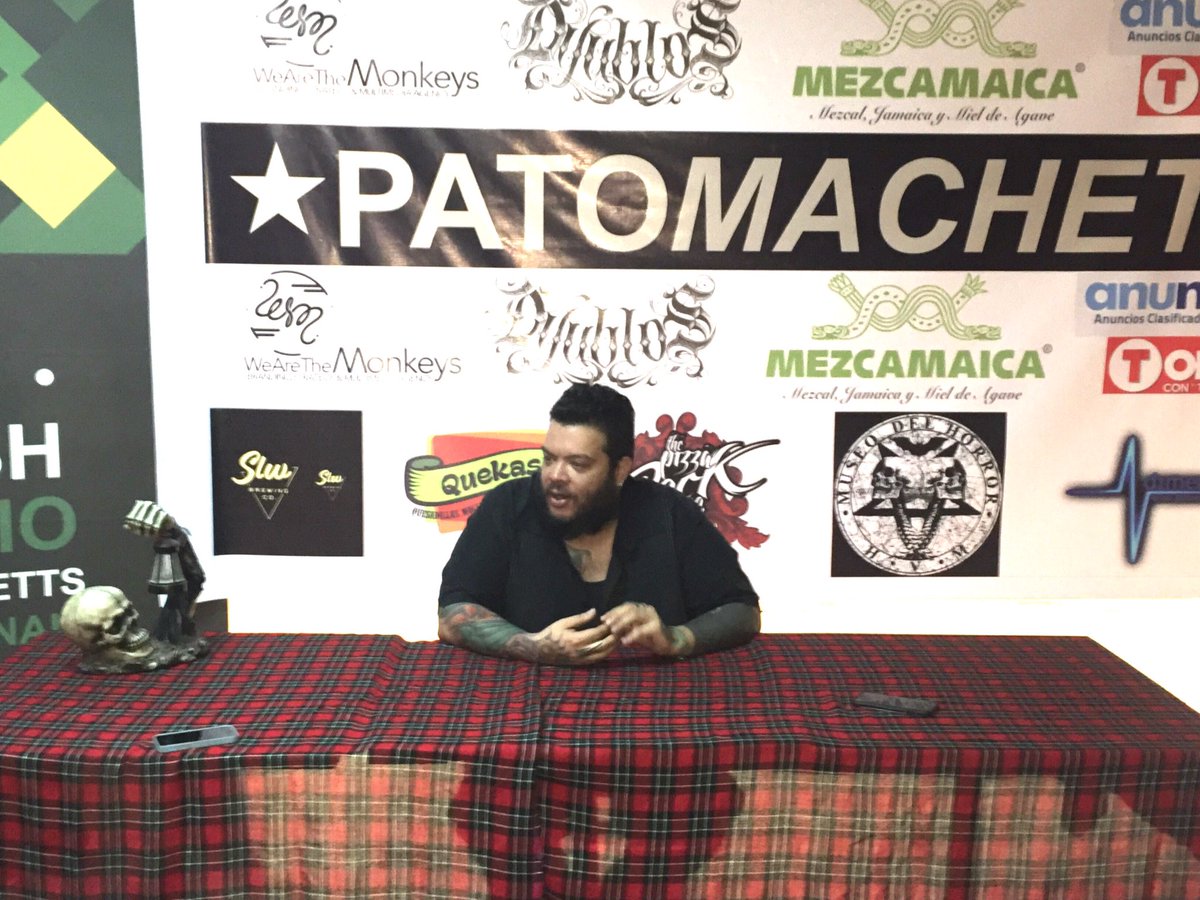PatiVenegas's tweet photo. @PatoMachete listo para subir al escenario, tocará temas nuevos y de Control Machete #Saltillo @PizzaRockTV https://t.co/LLAX1np2yh