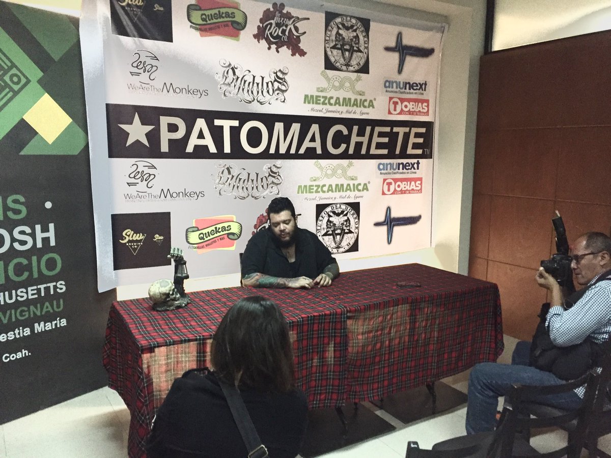 PatiVenegas's tweet photo. @PatoMachete listo para subir al escenario, tocará temas nuevos y de Control Machete #Saltillo @PizzaRockTV https://t.co/LLAX1np2yh