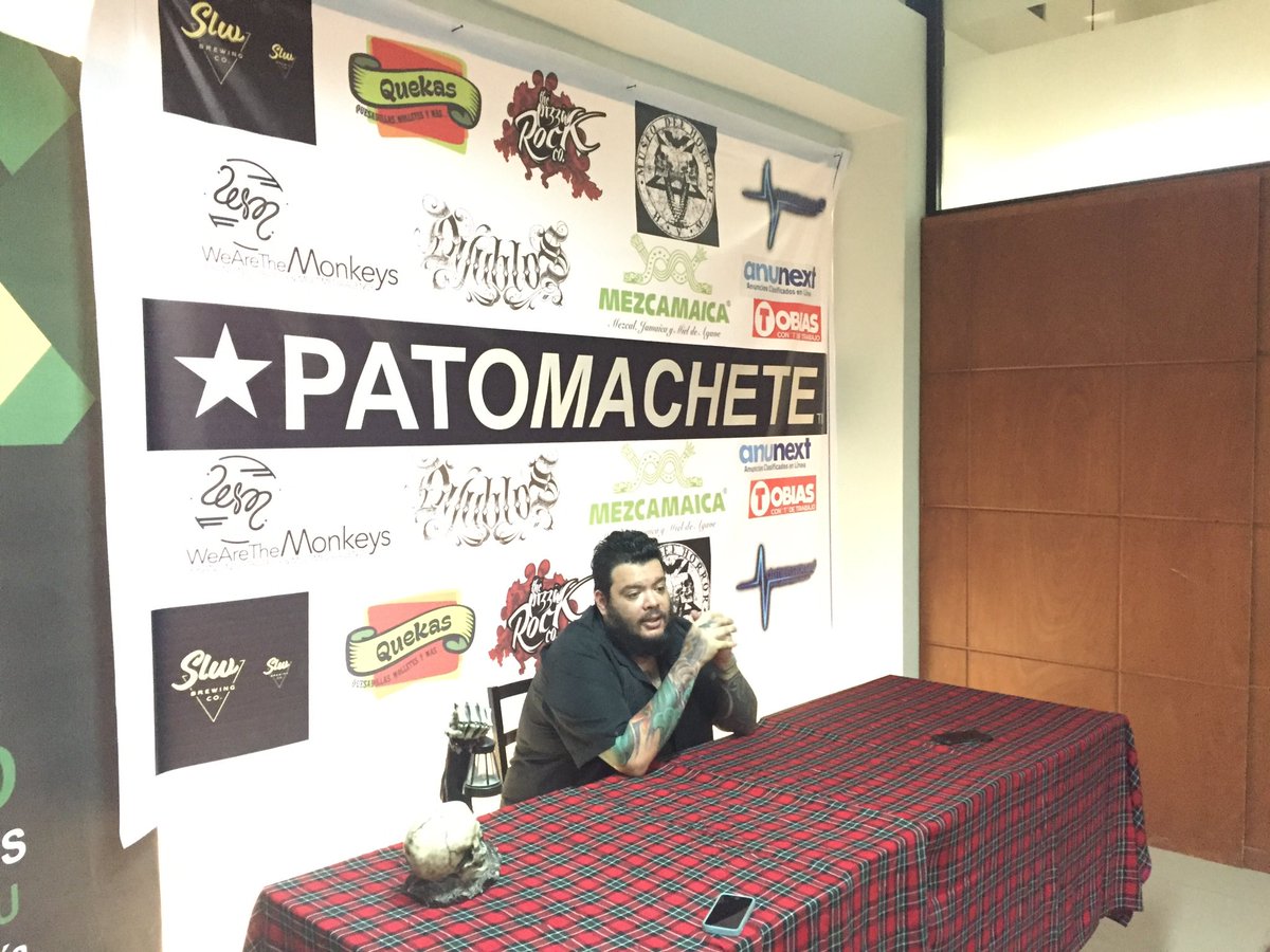 PatiVenegas's tweet photo. @PatoMachete listo para subir al escenario, tocará temas nuevos y de Control Machete #Saltillo @PizzaRockTV https://t.co/LLAX1np2yh
