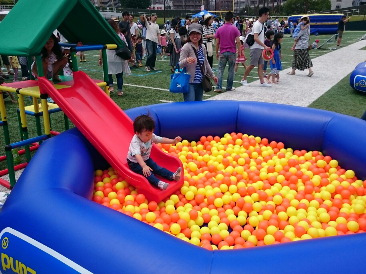 川崎フロンターレ そとあそ日 Supported By ボーネルンド ボールプールトランポリンは ひっくり返すとボールプール になります トランポリンの反発力も優れています 富士通スタ Frontale ボーネルンド