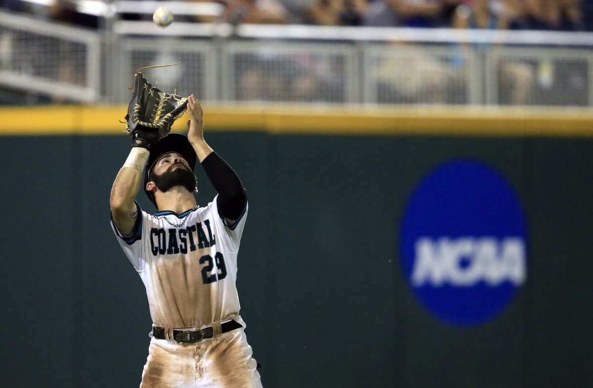 CollegeBaseCNT's tweet photo. RETWEET if you're rooting for the @CoastalBaseball Chanticleers to win the National Championship https://t.co/sjZEUnPYcU
