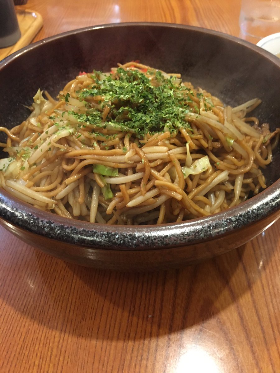 MCBUTTO's tweet photo. 焼きそばが嫌いです。
克服しようとミルク君のススメでペヤングを食べました

ダメでした

今日は皆がオススメする店の焼きそばを食べました

ダメでした

今日はラストLIVEです。 https://t.co/AuQslRUsue