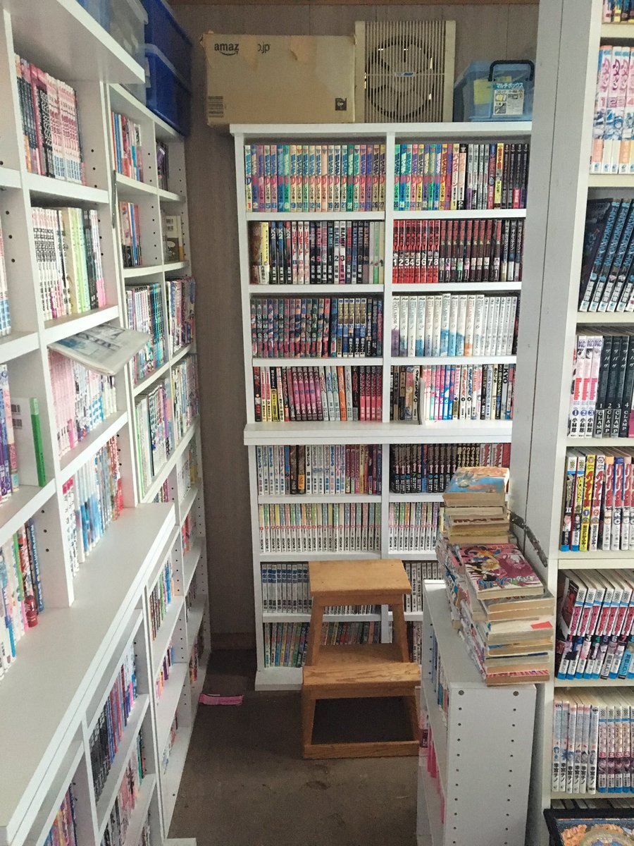 2929nikuman's tweet photo. 宇野比呂士さんの漫画昔買ってた気がしてマイ漫画小屋から引っ張り出してきましたいえい！ちょっとした書店の。そして腐った原因の一つ封神演義アンソロもまだあるwww https://t.co/9lTmLGjAt3
