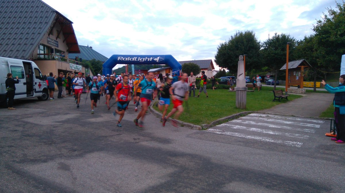 Fr3dP3tit's tweet photo. Départ #grandduc 2016 solo duo et équipe. Bon courage et belle course à eux en #chartreuse ! @pdpr38 https://t.co/hKrljJEnYG