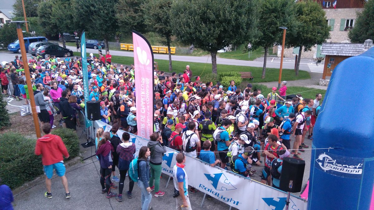 Fr3dP3tit's tweet photo. Départ #grandduc 2016 solo duo et équipe. Bon courage et belle course à eux en #chartreuse ! @pdpr38 https://t.co/hKrljJEnYG