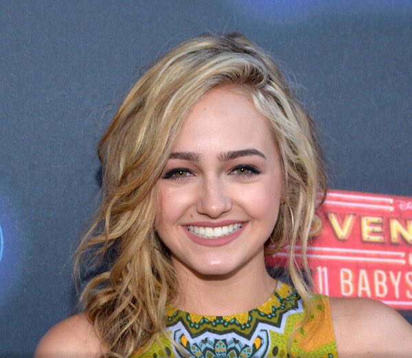 S_ReynoldsJP's tweet photo. #AdventuresInBabysitting &amp; #DCOM100 プレミアでのSoph💕 https://t.co/6Z8Ki802e7
