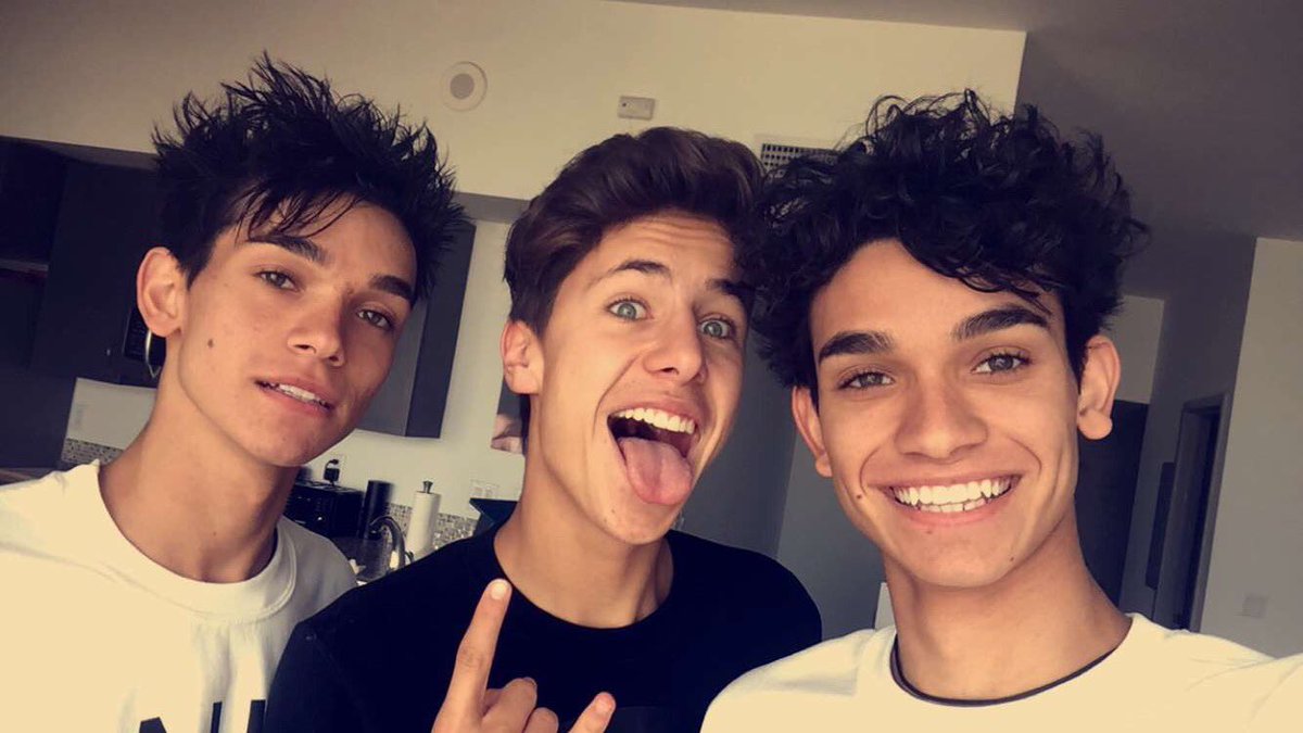 dobremarcus's tweet photo. Con mis amigos @ElJuanpaZurita @DobreLucas https://t.co/QlFTVOHgN9