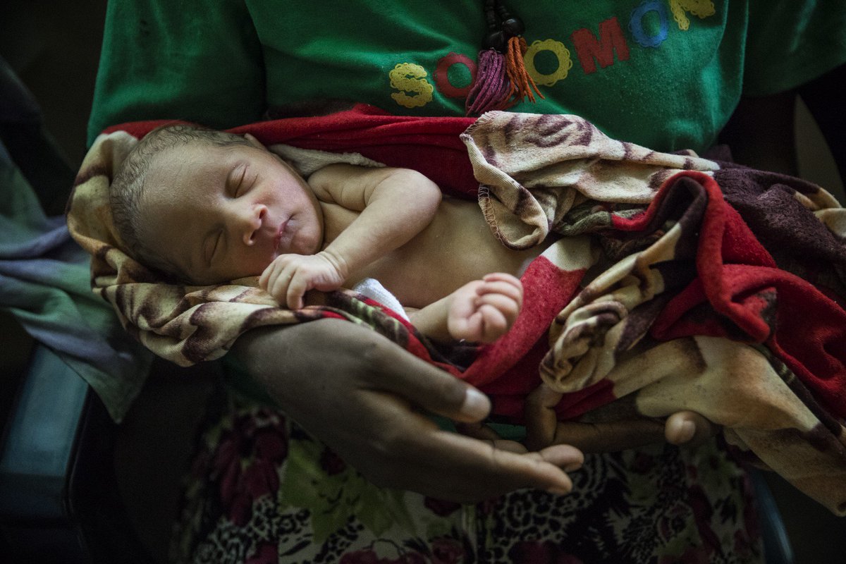 UNICEF's tweet photo. Delivering #vaccines to children in the Solomon Islands https://t.co/OER107Pbtl  @UNICEFPacific https://t.co/rF80R2V24T