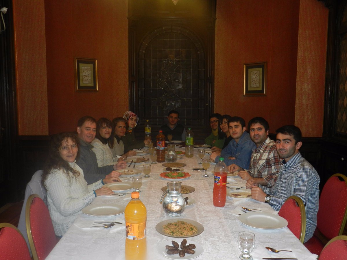 Centrosdialogo's tweet photo. Recibimos los amigos docentes y estudiantes en las cenas de Ramadán.Gracias por sus visitas y compartir lindo tiempo https://t.co/BJRzl44mZb