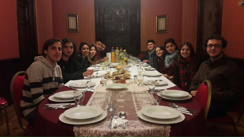 Centrosdialogo's tweet photo. Recibimos los amigos docentes y estudiantes en las cenas de Ramadán.Gracias por sus visitas y compartir lindo tiempo https://t.co/BJRzl44mZb