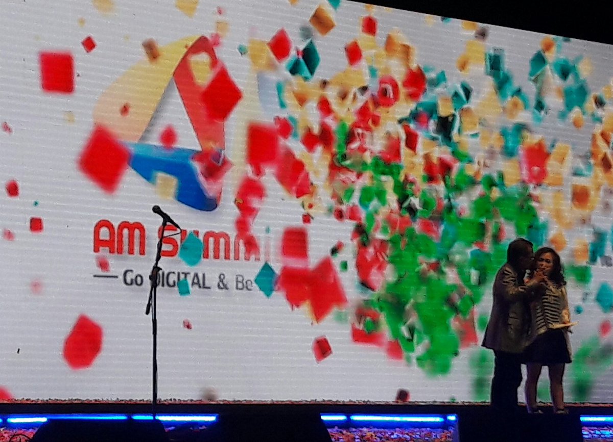 yanis1361's tweet photo. Cak Yanis:
@parwi66 @_funtastic5_ #telkomfuntastic5 #SBTREG5 #AMSUMMIT2016 closing / AM DUMMIT CLOSING https://t.co/h8whREaxNN