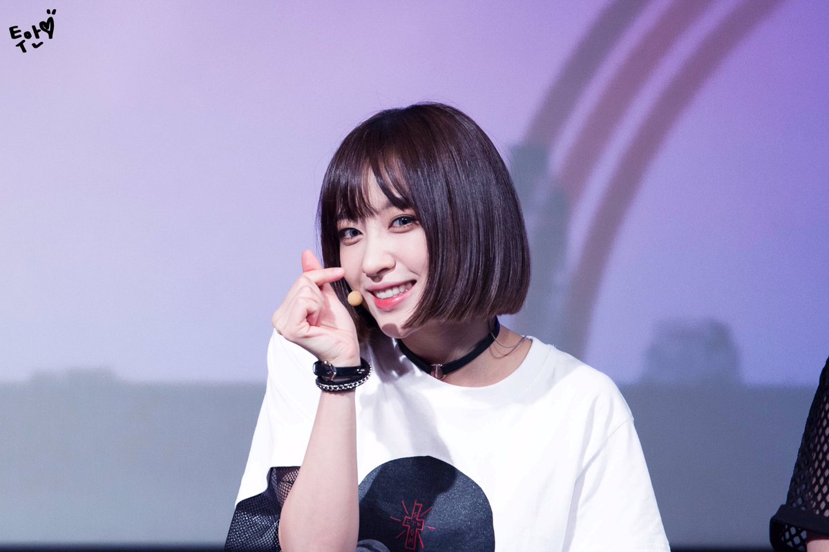 twoahn0501's tweet photo. 160625 #EXID #서든어택  콘서트 직찍  https://t.co/SuKfZtMwtT https://t.co/nB5iRvmz9s