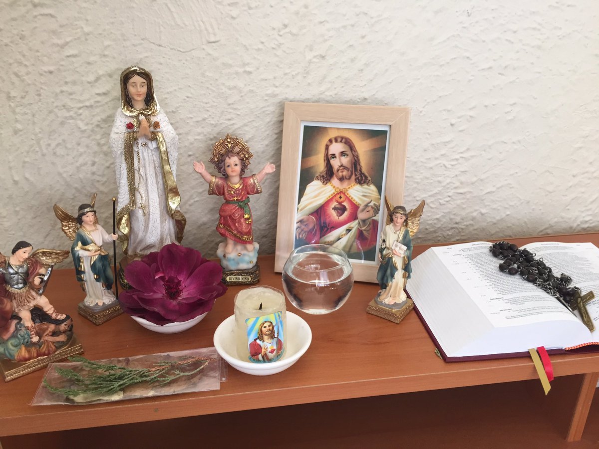 BloggerCath's tweet image. Do you have an altar at home? This is mine #ShareYourAltar #PrayerTime #CatholicLife