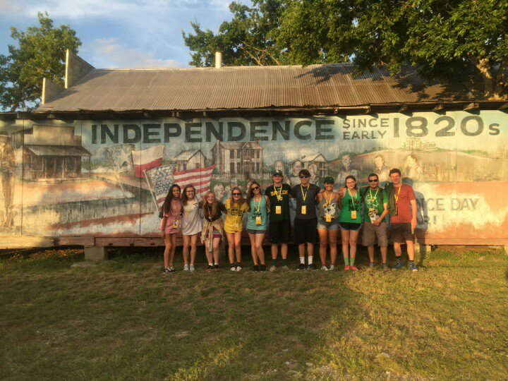 Simonhrdz's tweet photo. My new family at #Baylor2020 #SicEm https://t.co/lRdwhycPWi