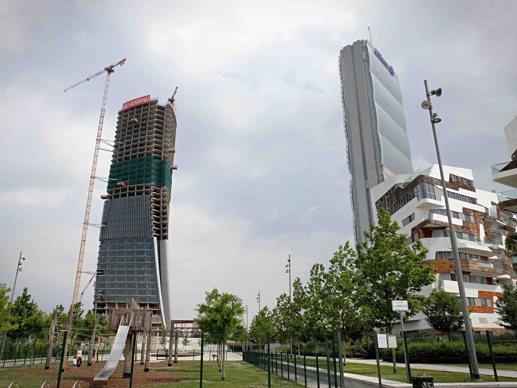 eventimilano_it's tweet photo. Milano: l'ex Curvo di Citylife inizia la scalata, nasce il terzo grattacielo da archistar https://t.co/keYj8vuPAi … https://t.co/1LRw7SrMmA