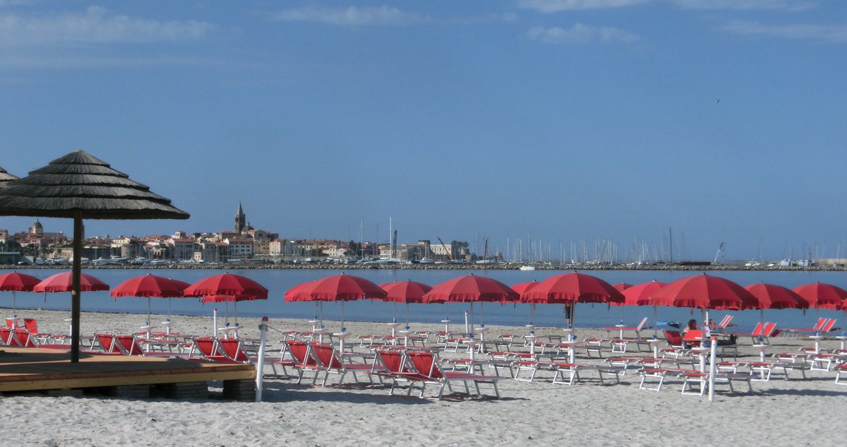HotelCalabona's tweet photo. #Alghero ha tutto pronto per un'altra giornata di mare e di sole https://t.co/p9ShfyakqB