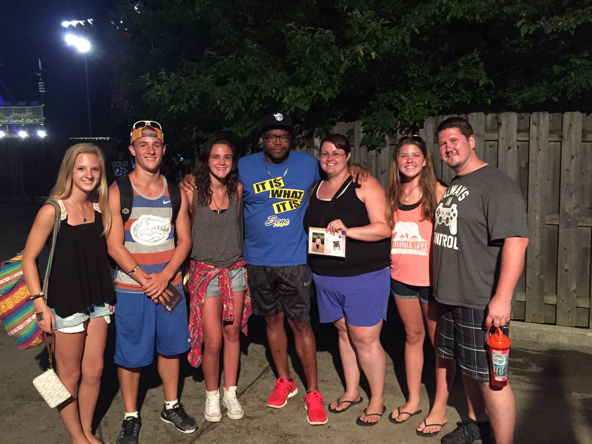kennnn_8's tweet photo. #spiritsong16 was one for the books. No better feeling than worshiping Jesus w/ so many amazing/ loving souls πβ€οΈ https://t.co/vDfiNruO04
