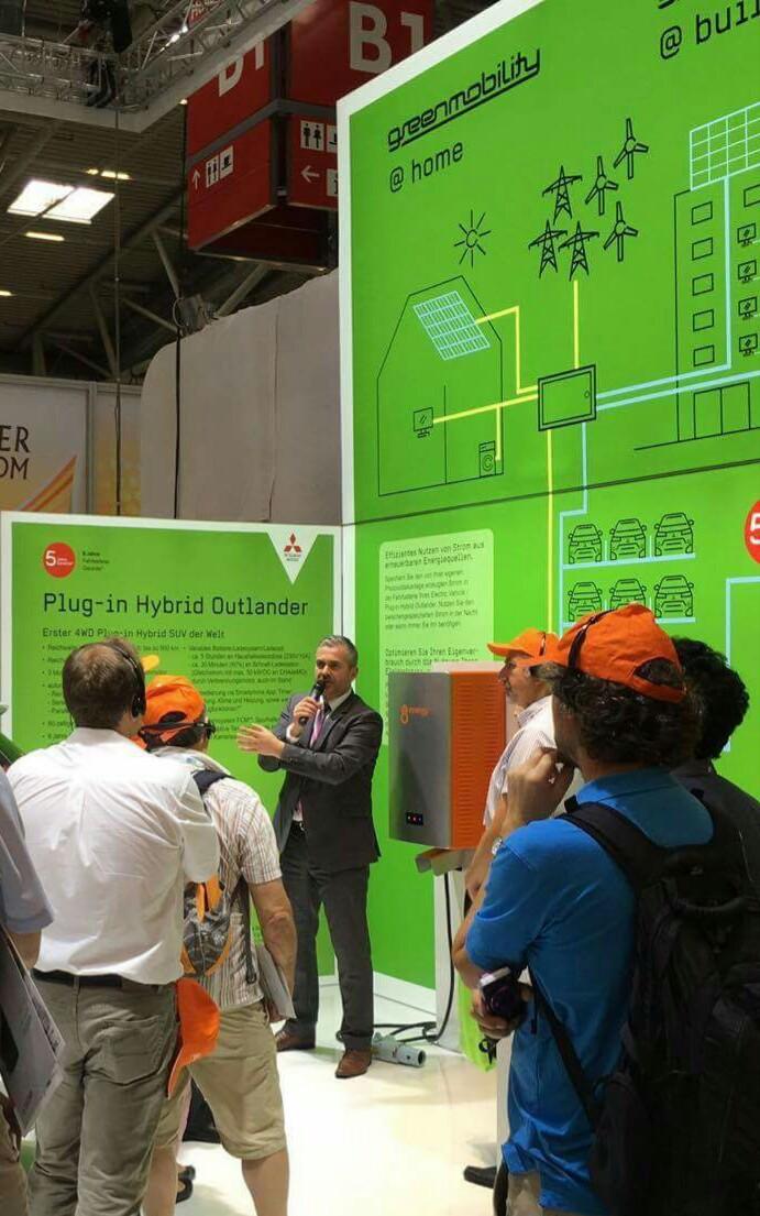 hjmeiborg's tweet photo. Overweldigende reacties @Intersolar voor prijswinnende #Vehicle2hollandhouse https://t.co/wAR8IX22Fl