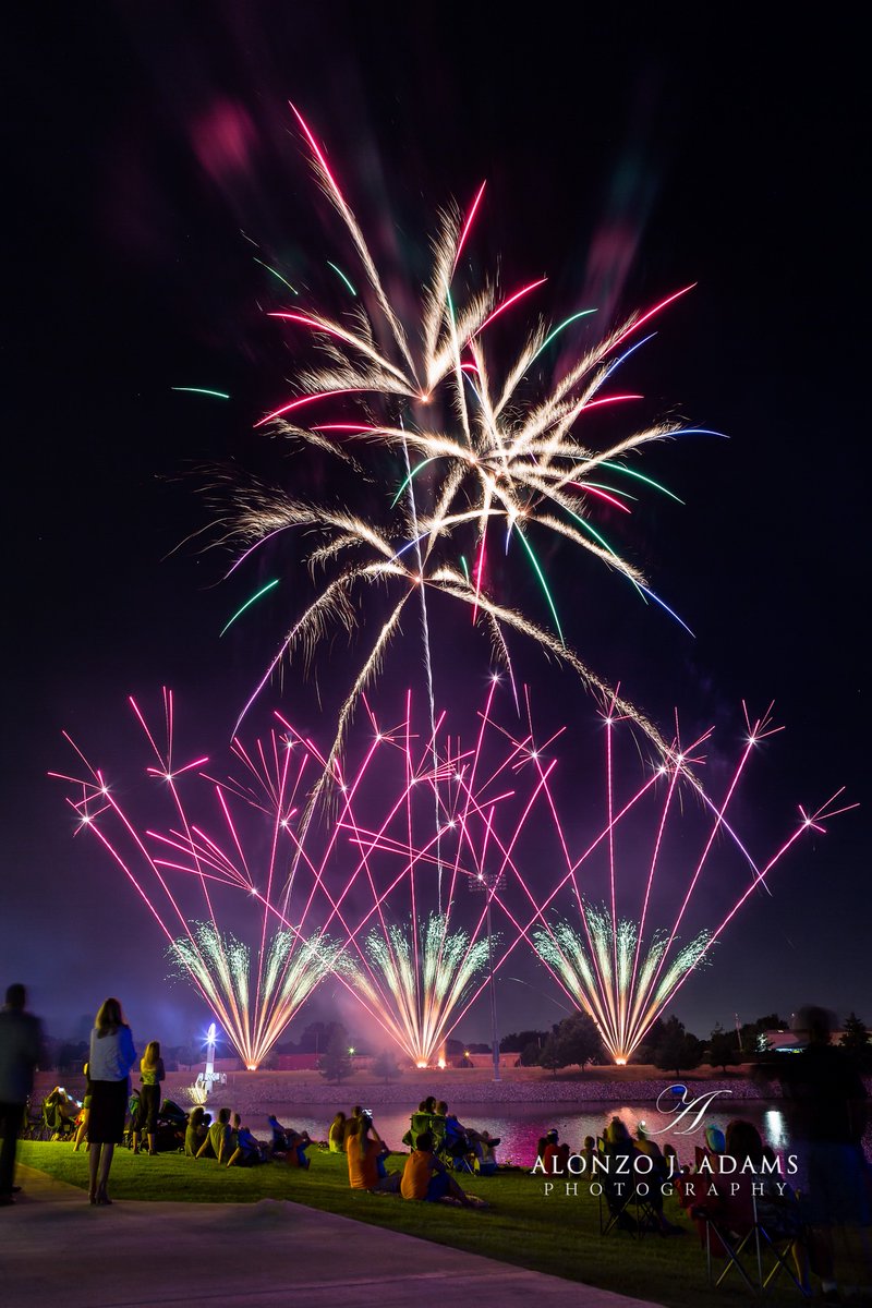 A_AdamsPhoto's tweet photo. Fireworks at the @RiversportOKC Stars and Stripes Festival June 25, 2016. @arcpyro @Graemegb #starsnstripesriverfest https://t.co/lZDqsK7Hcc