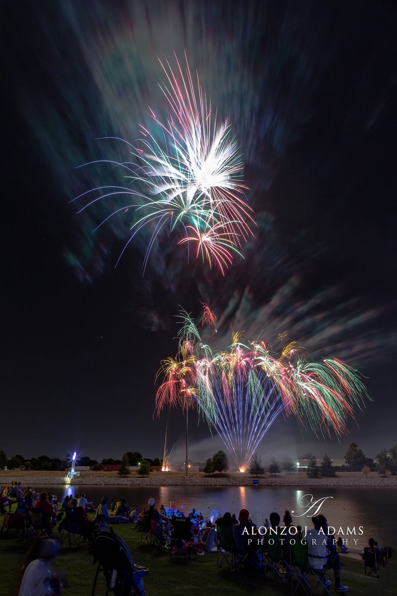 A_AdamsPhoto's tweet photo. Fireworks at the @RiversportOKC Stars and Stripes Festival June 25, 2016. @arcpyro @Graemegb #starsnstripesriverfest https://t.co/Z1JHXQ9OmG