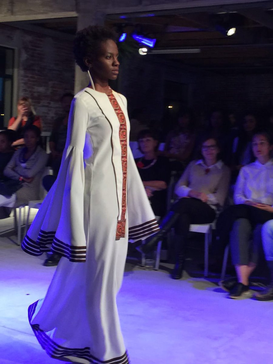 Ayanda_Melansi's tweet photo. #AFX2016 @UrbanZuluSA accessorised by #EzakwaMthaniya #FashionIsEdge 25/6/2016 https://t.co/acO4uJHAg2