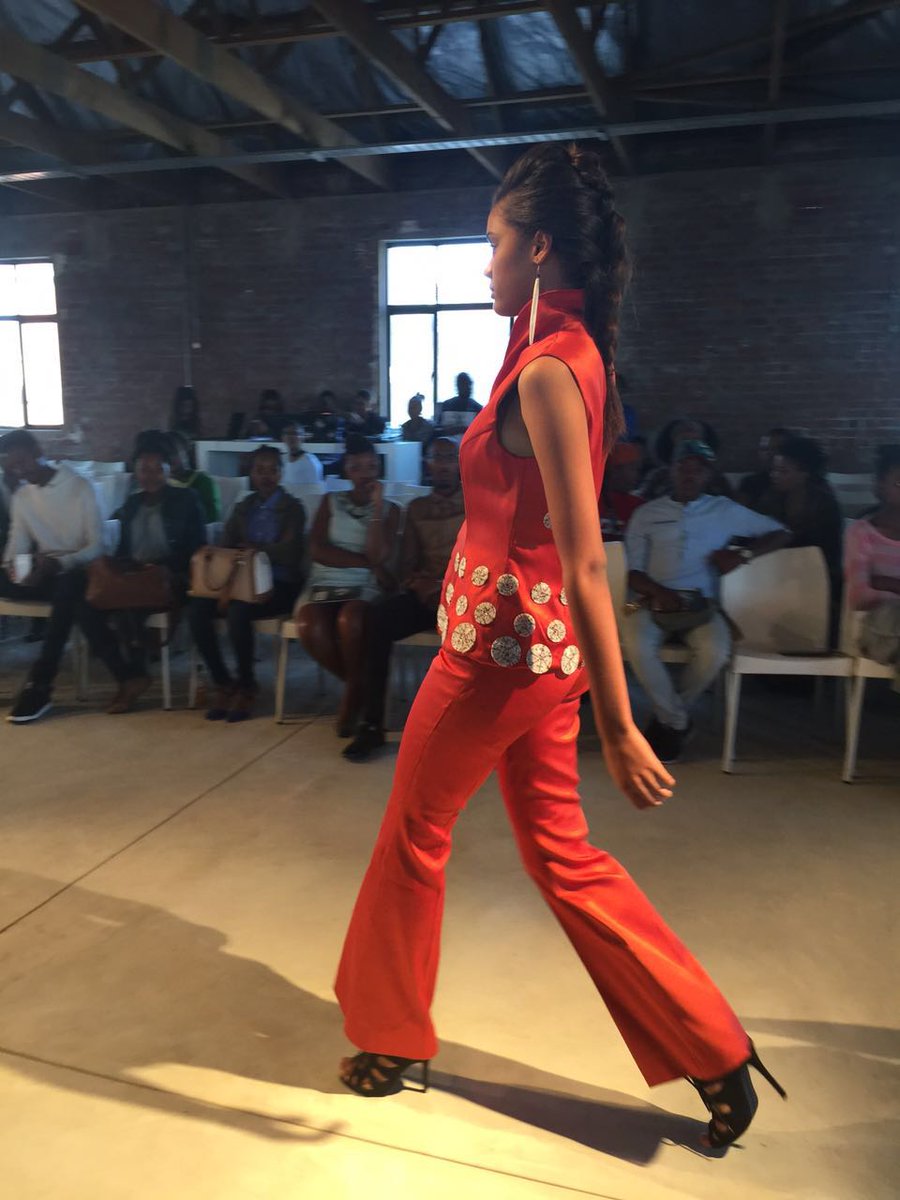 Ayanda_Melansi's tweet photo. #AFX2016 Nairobi's @ikojn collection accessorised by #EzakwaMthaniya #FashionIsEdge #KZNmeetsNairobi 25/6/2016 https://t.co/p4XTeAJKdN